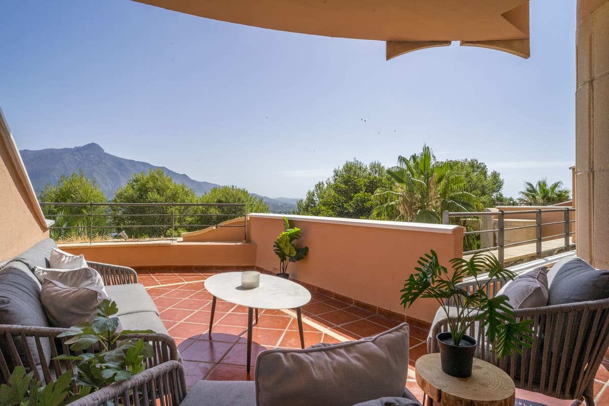 Middle Floor Apartment in Nueva Andalucía — photo 5 of 10