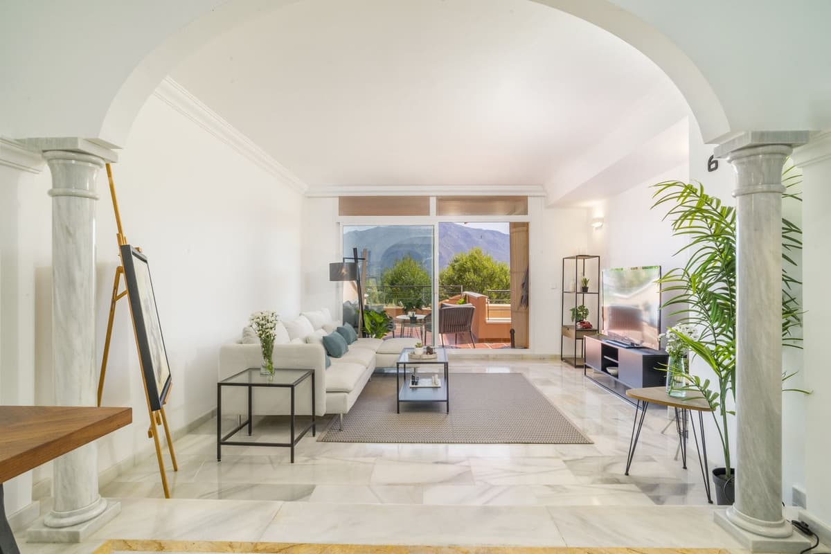 Middle Floor Apartment in Nueva Andalucía — photo 7 of 10