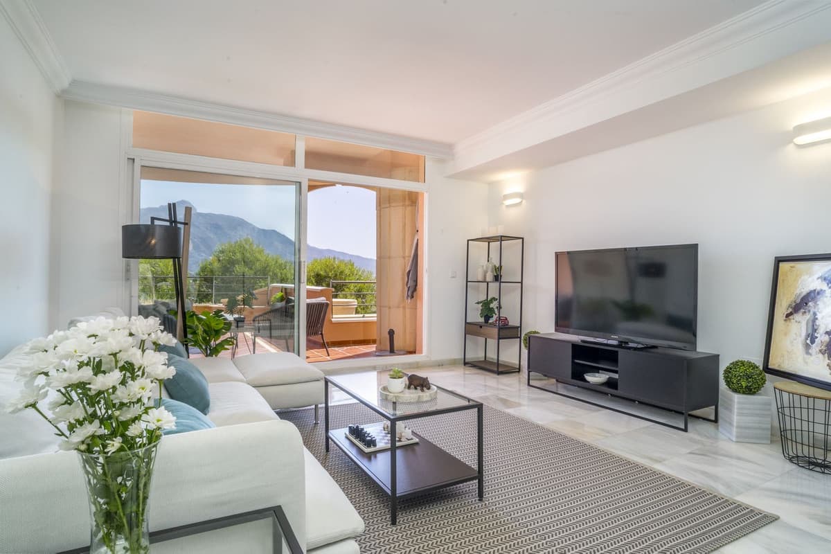 Middle Floor Apartment in Nueva Andalucía — photo 8 of 10
