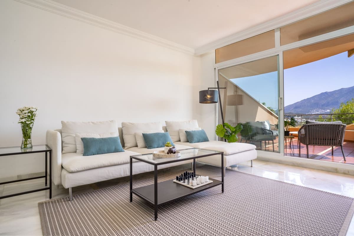 Middle Floor Apartment in Nueva Andalucía — photo 9 of 10