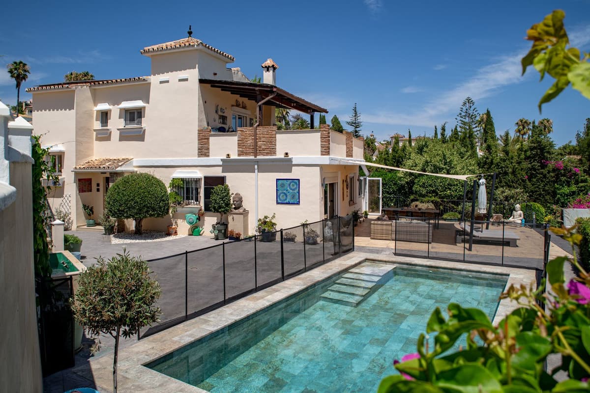 Detached Villa in El Padron — photo 1 of 10