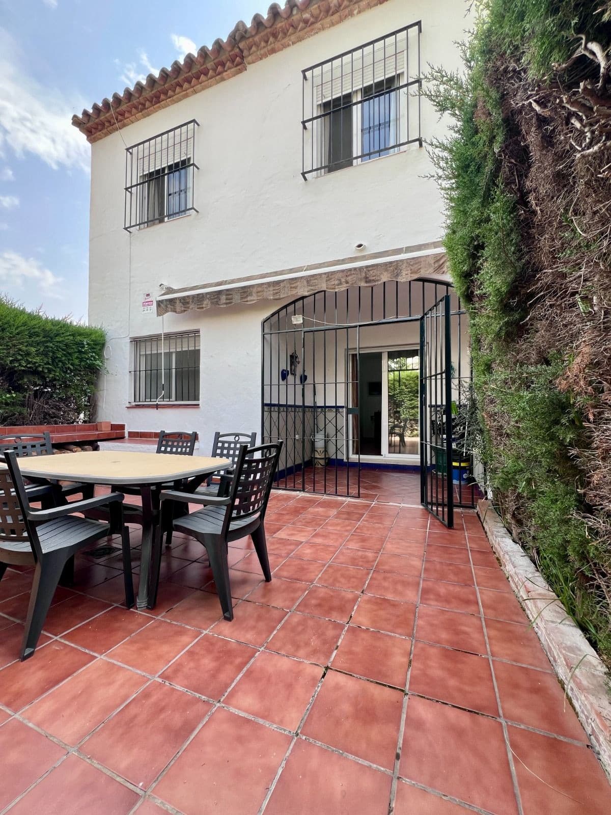 Townhouse in Estepona — photo 1 of 10