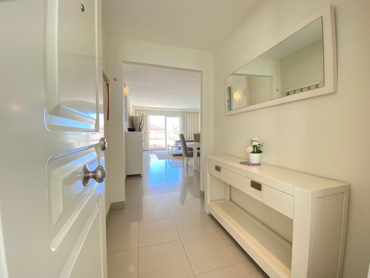 Middle Floor Apartment in Estepona — photo 2 of 10