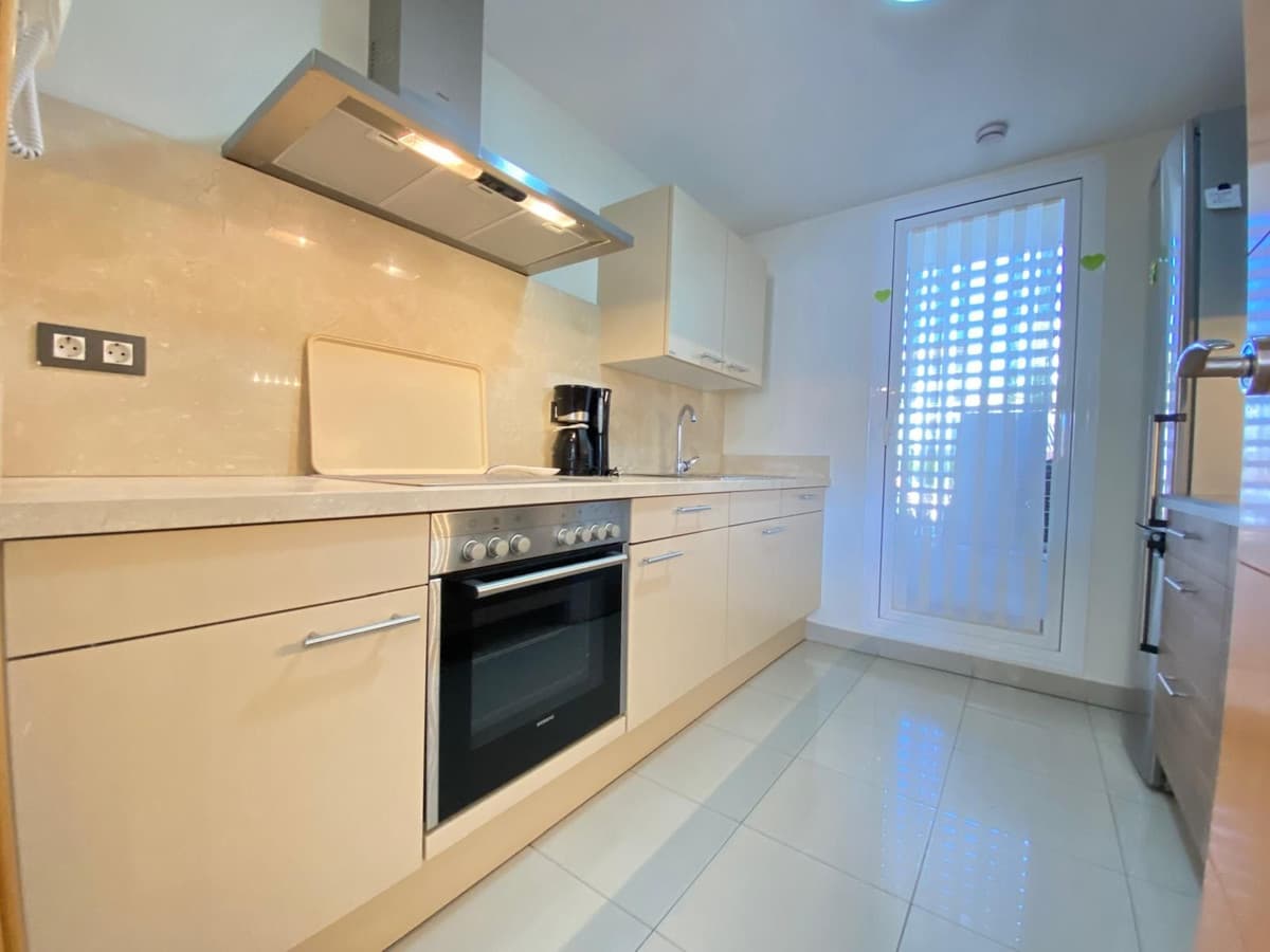 Middle Floor Apartment in Estepona — photo 7 of 10