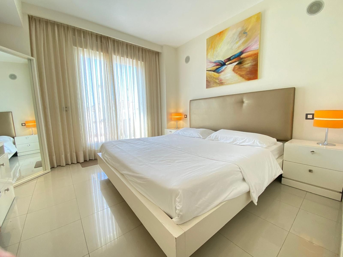 Middle Floor Apartment in Estepona — photo 9 of 10