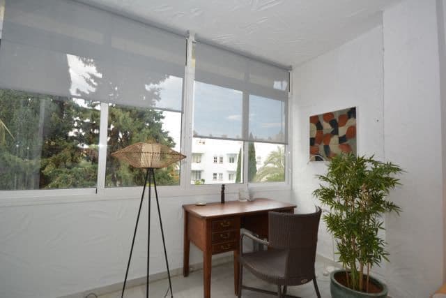 Middle Floor Apartment in The Golden Mile — photo 3 of 10