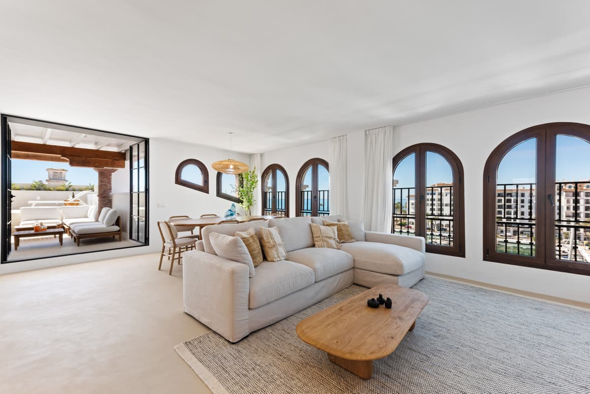 Penthouse Duplex in La Duquesa — photo 4 of 10