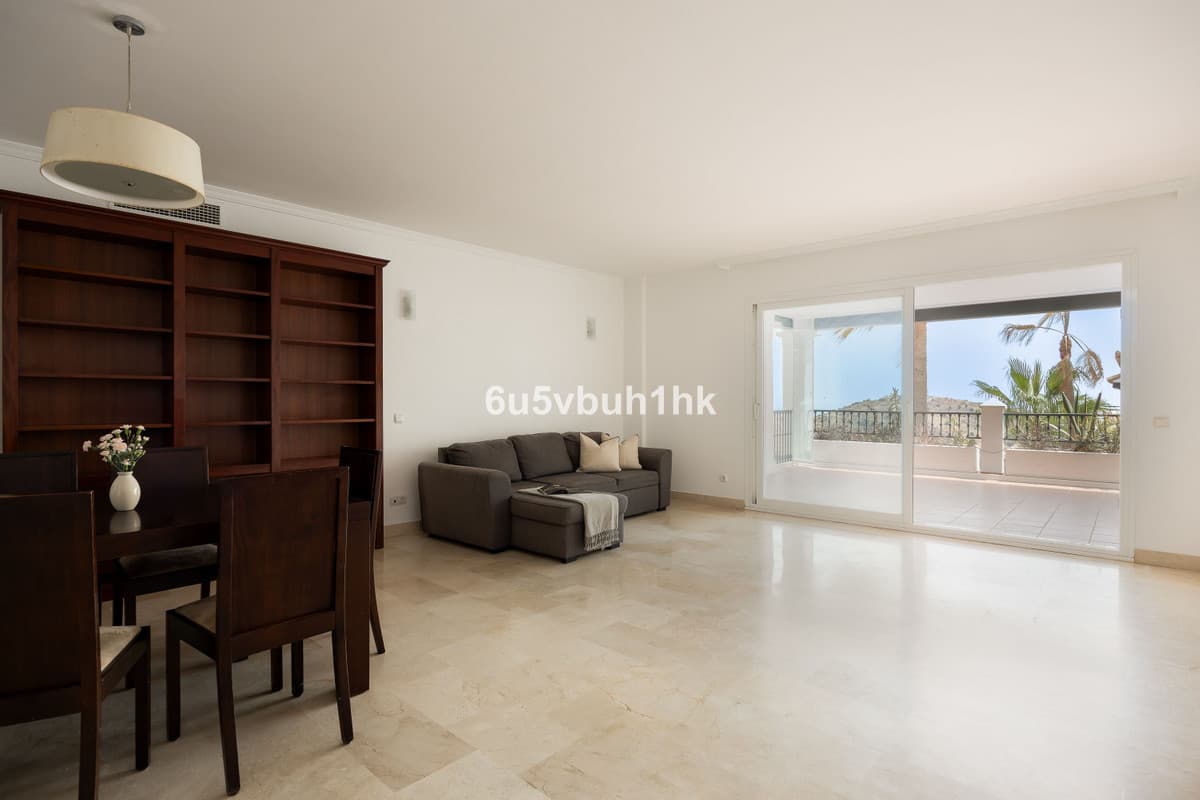 Middle Floor Apartment in Calahonda — photo 10 of 10