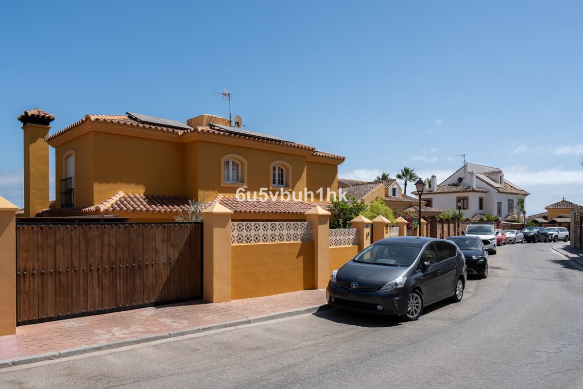 Detached Villa in Mijas Costa — photo 4 of 10