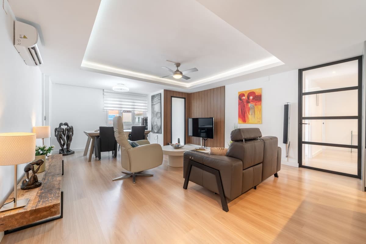 Middle Floor Apartment in Málaga Centro — photo 1 of 10
