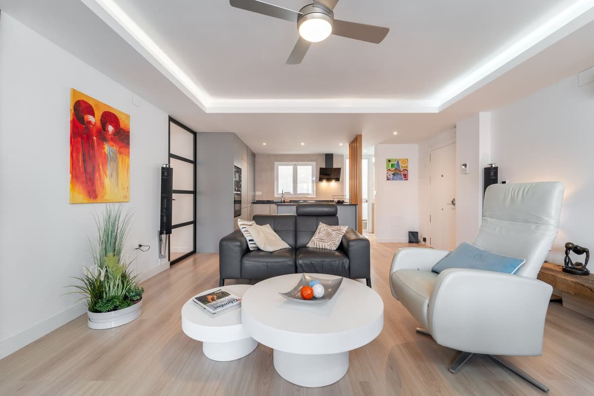 Middle Floor Apartment in Málaga Centro — photo 2 of 10