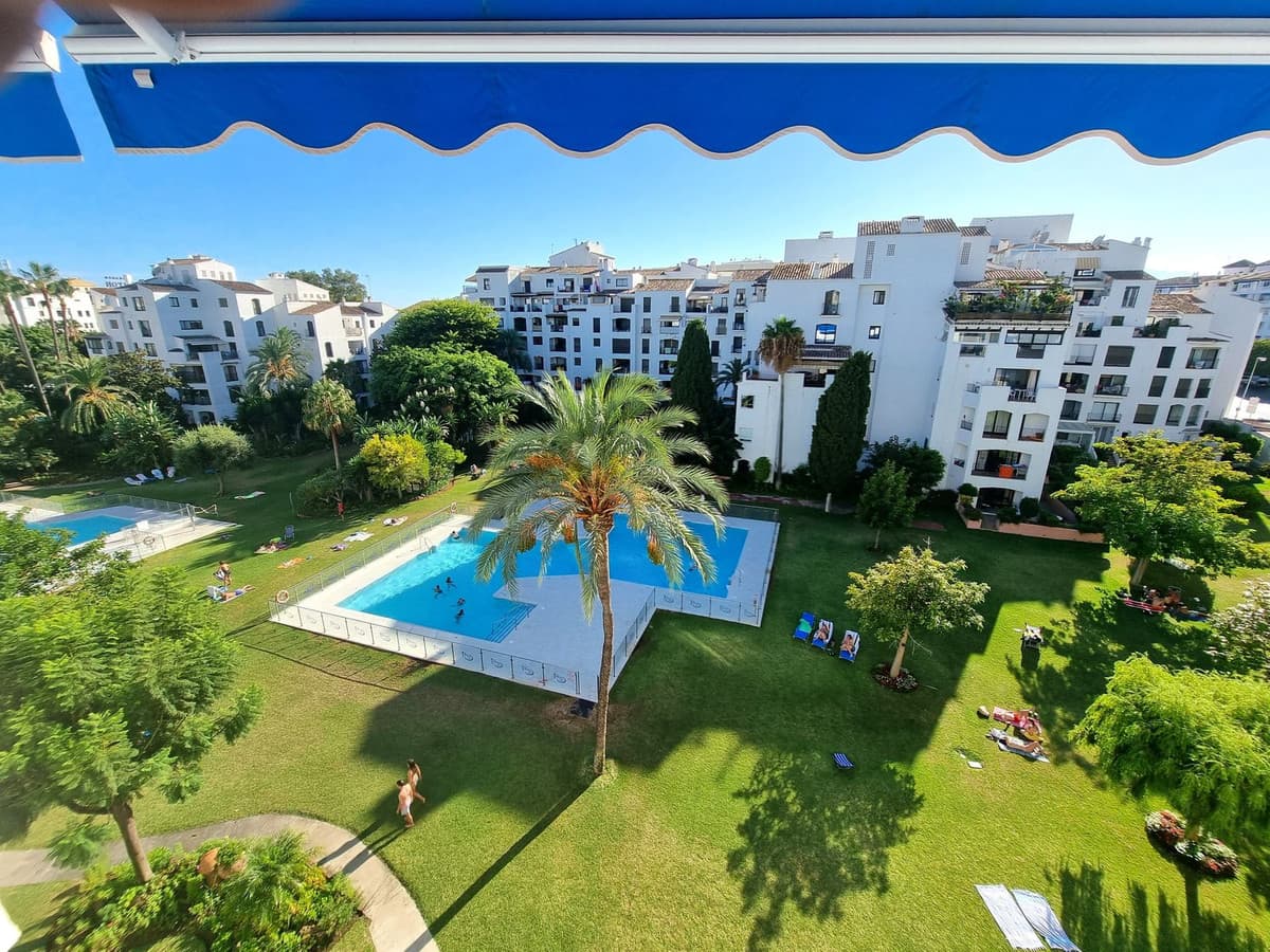 Middle Floor Apartment in Puerto Banús — photo 1 of 10