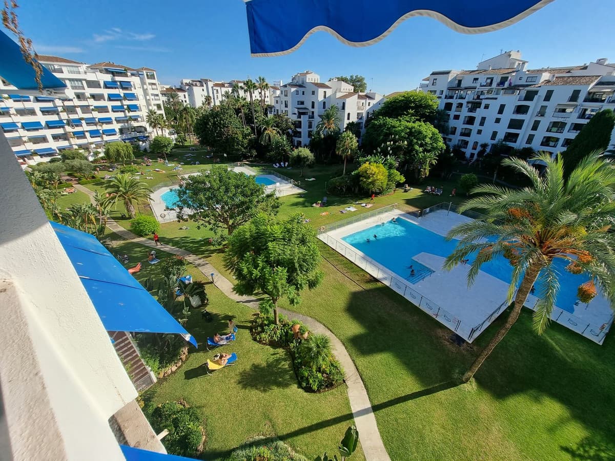 Middle Floor Apartment in Puerto Banús — photo 9 of 10