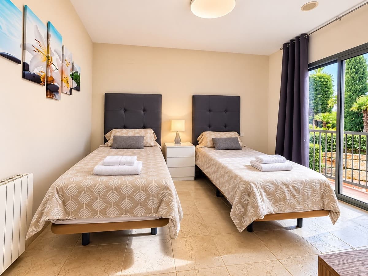 Middle Floor Apartment in Los Flamingos — photo 8 of 10