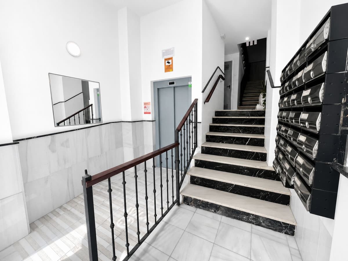Middle Floor Apartment in Málaga — photo 2 of 10