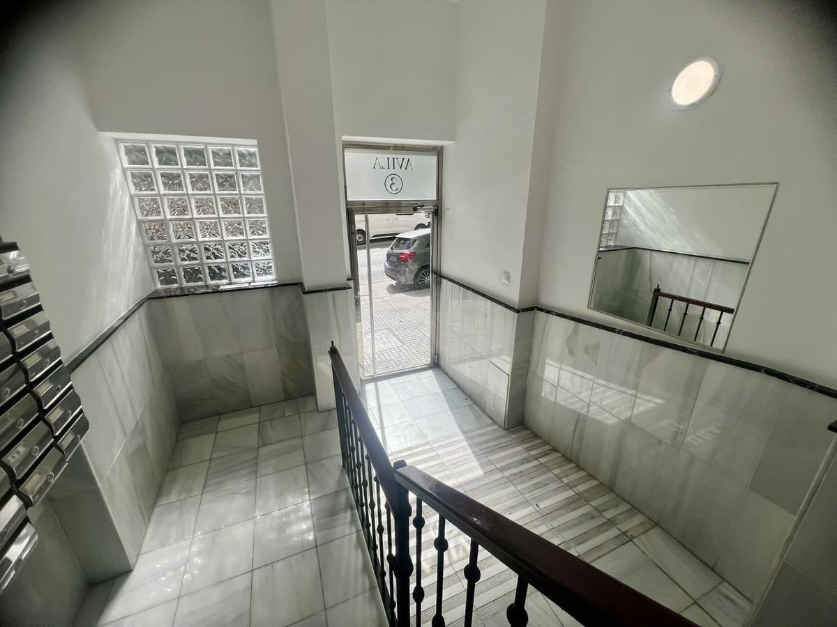 Middle Floor Apartment in Málaga — photo 3 of 10