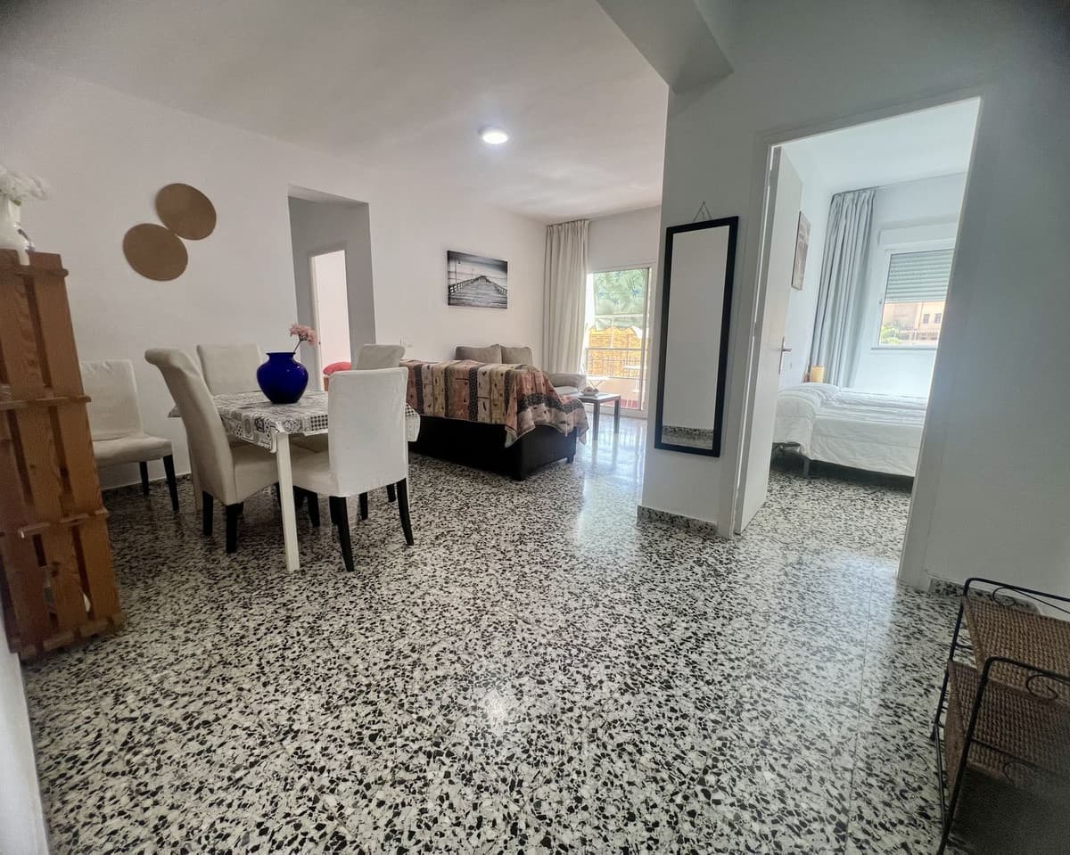 Middle Floor Apartment in Málaga — photo 5 of 10
