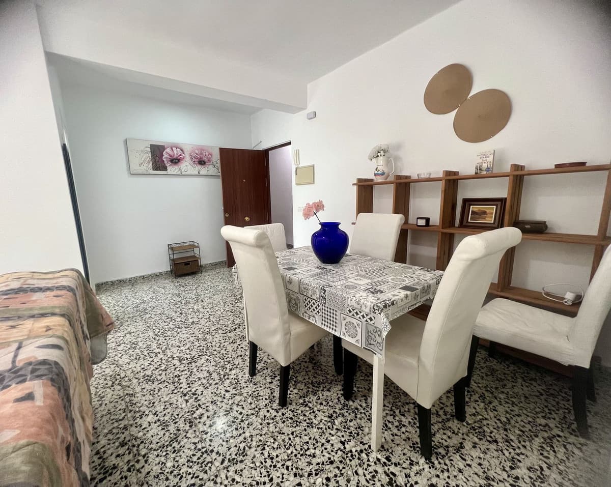 Middle Floor Apartment in Málaga — photo 6 of 10