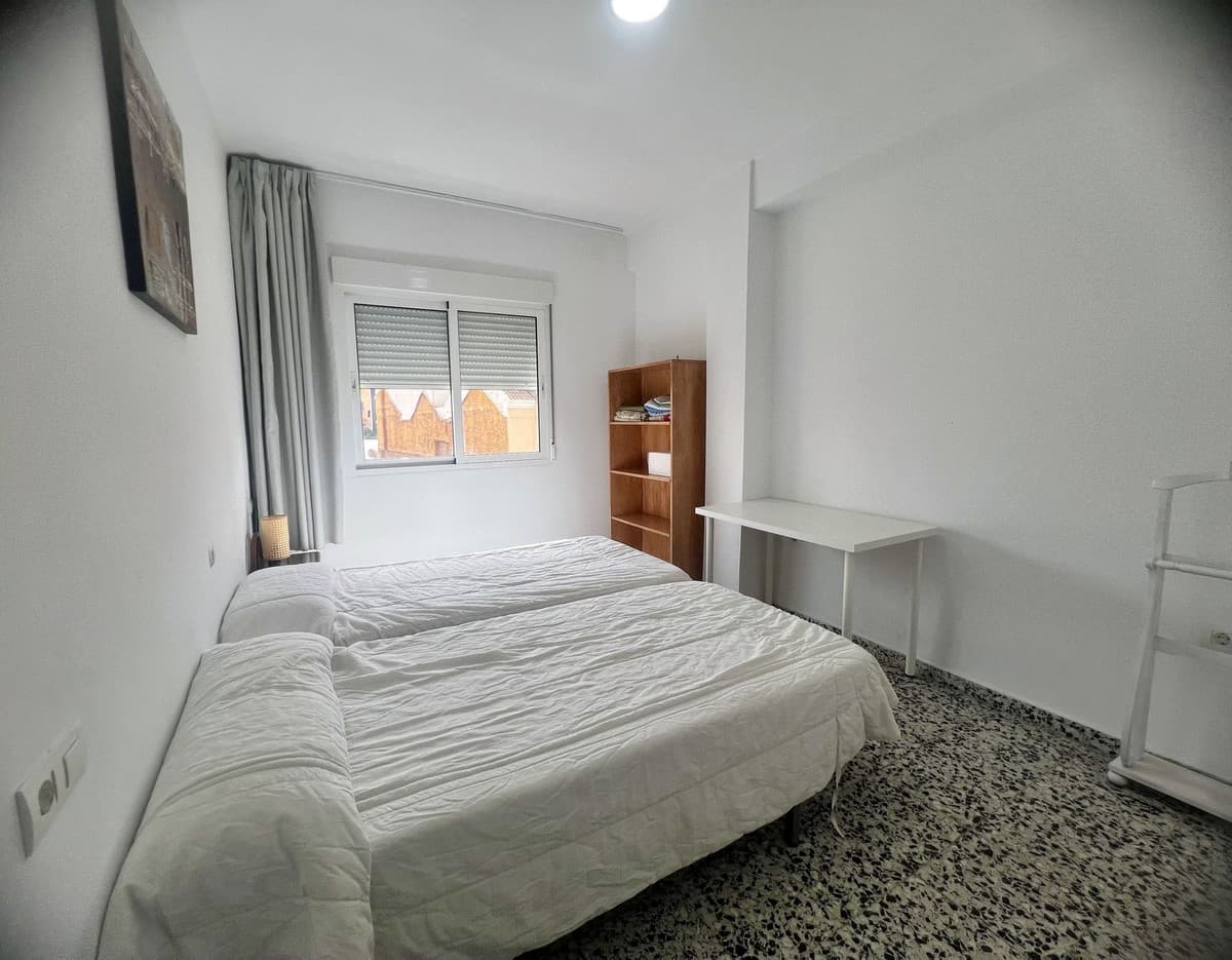 Middle Floor Apartment in Málaga — photo 7 of 10