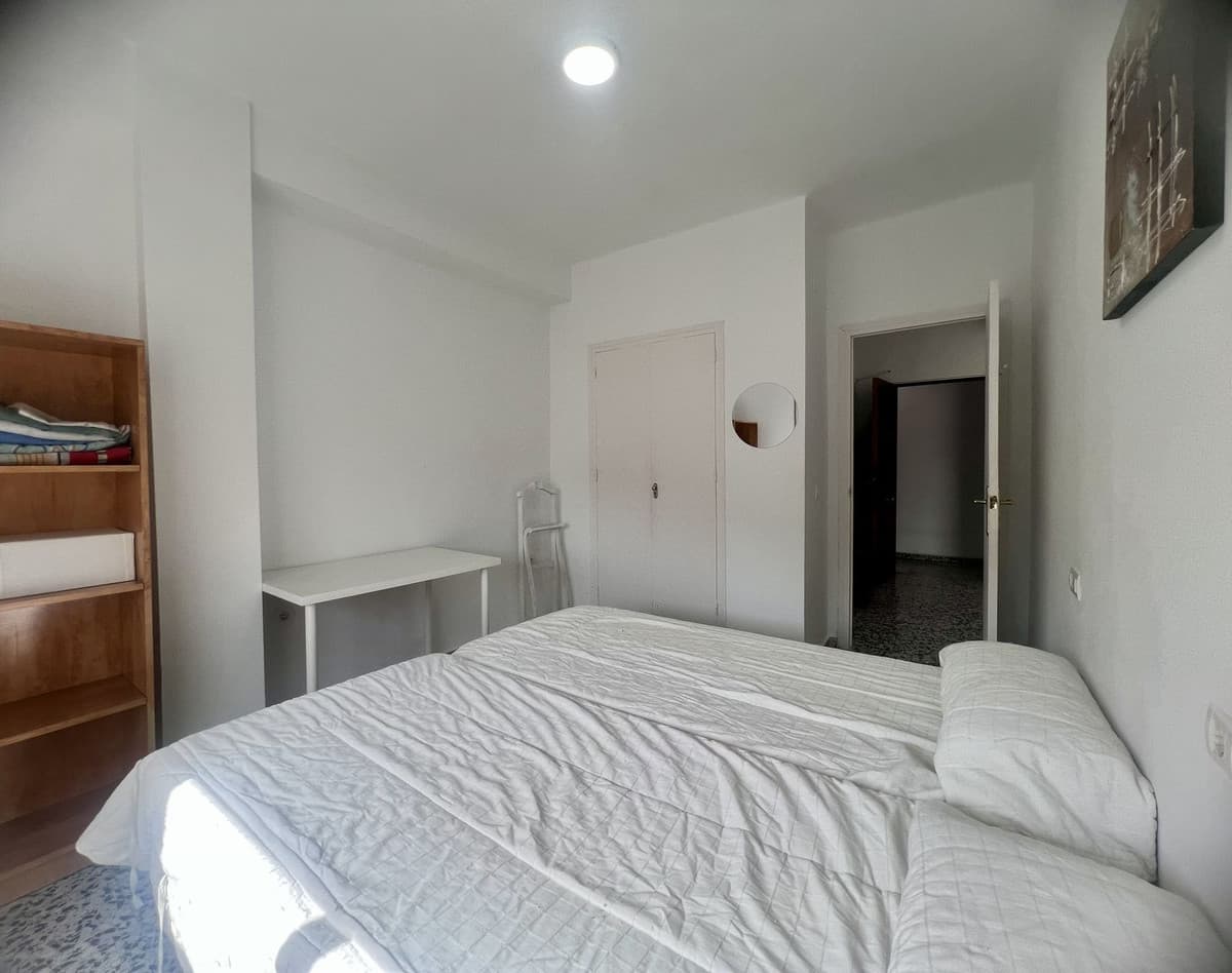 Middle Floor Apartment in Málaga — photo 8 of 10
