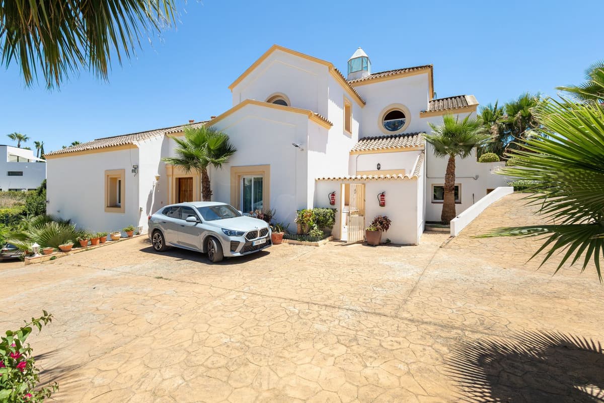 Detached Villa in El Paraiso — photo 4 of 10
