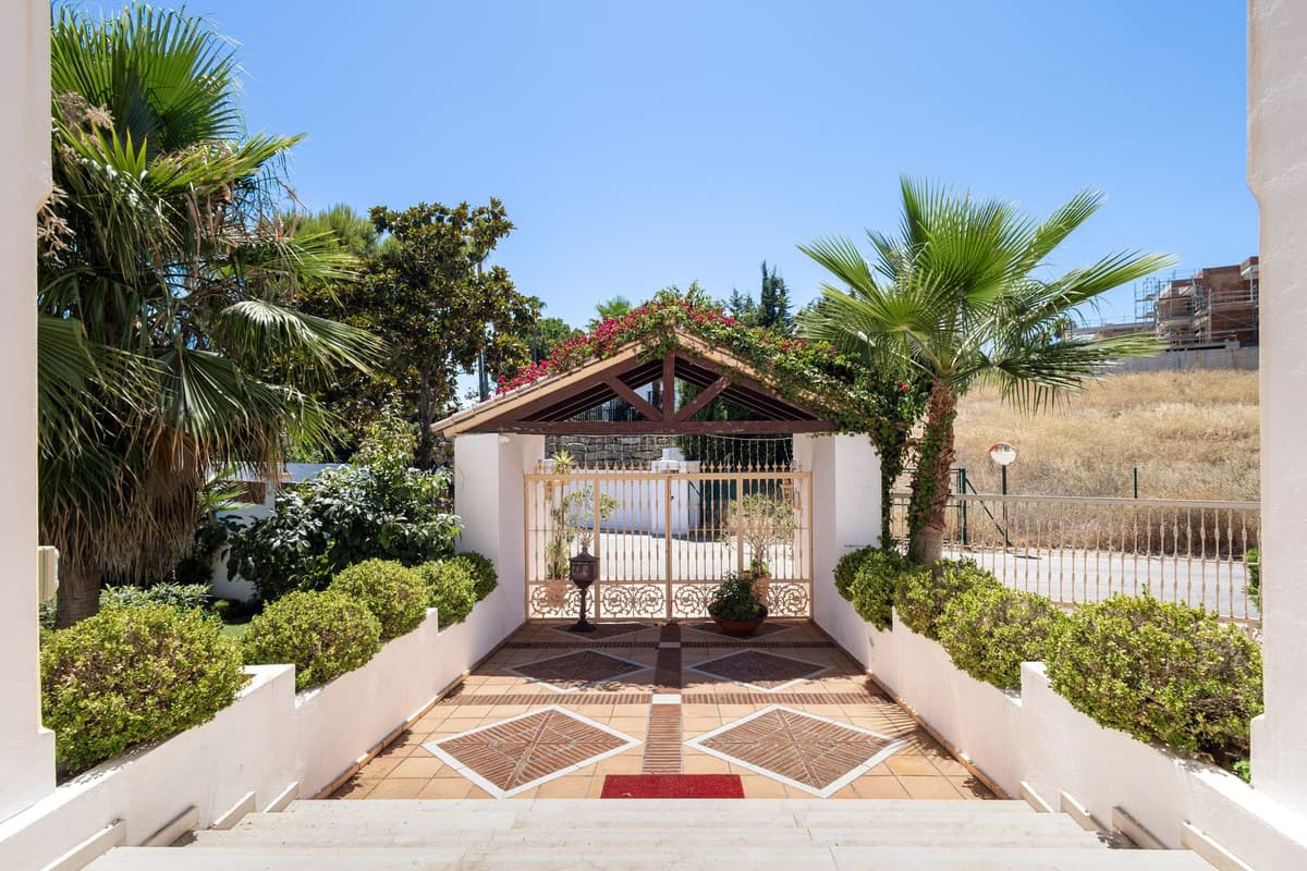 Detached Villa in El Paraiso — photo 5 of 10