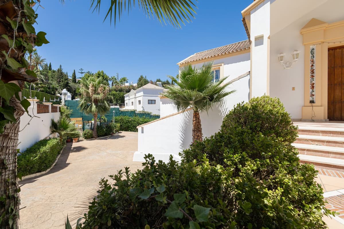 Detached Villa in El Paraiso — photo 7 of 10