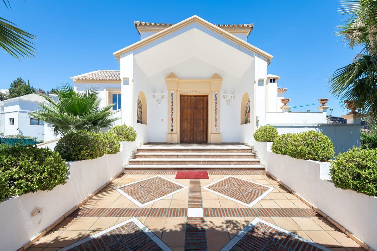 Detached Villa in El Paraiso — photo 8 of 10