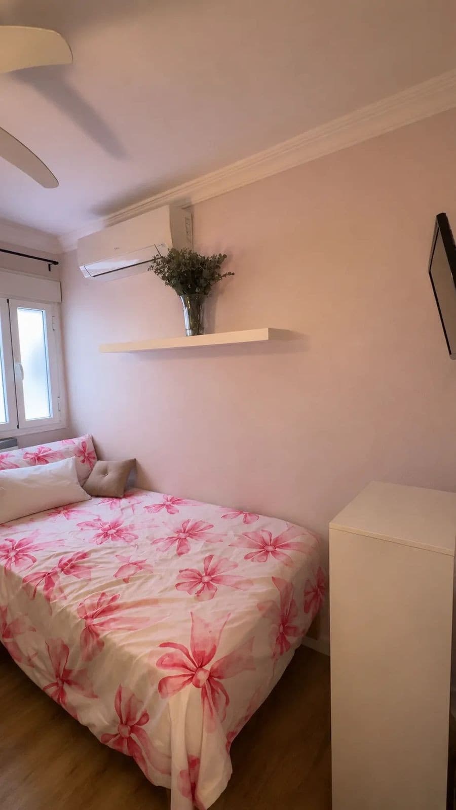 Middle Floor Apartment in Málaga Centro — photo 3 of 9