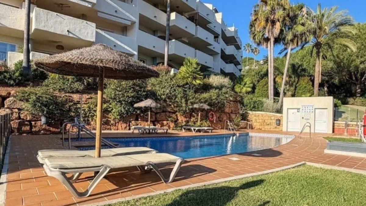 Middle Floor Apartment in Marbella — photo 1 of 10