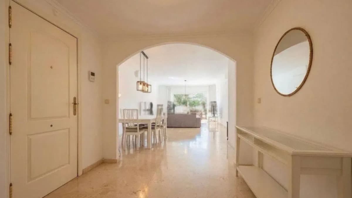 Middle Floor Apartment in Marbella — photo 10 of 10