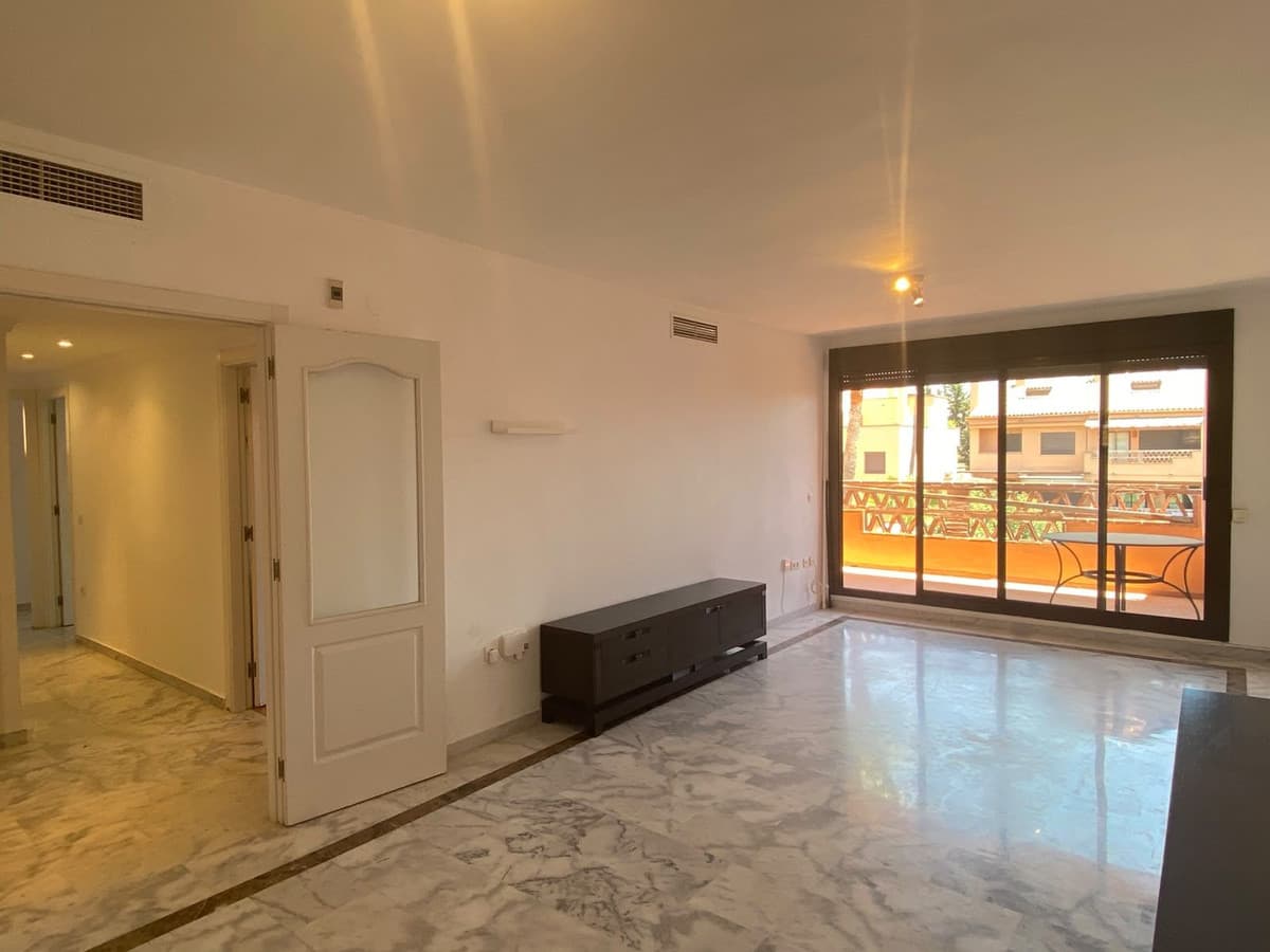 Top Floor Apartment in The Golden Mile — photo 5 of 10