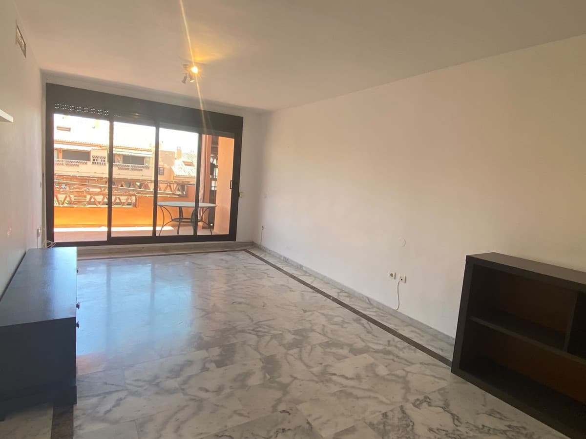 Top Floor Apartment in The Golden Mile — photo 6 of 10