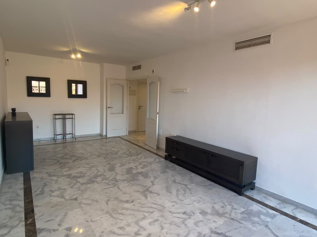 Top Floor Apartment in The Golden Mile — photo 7 of 10