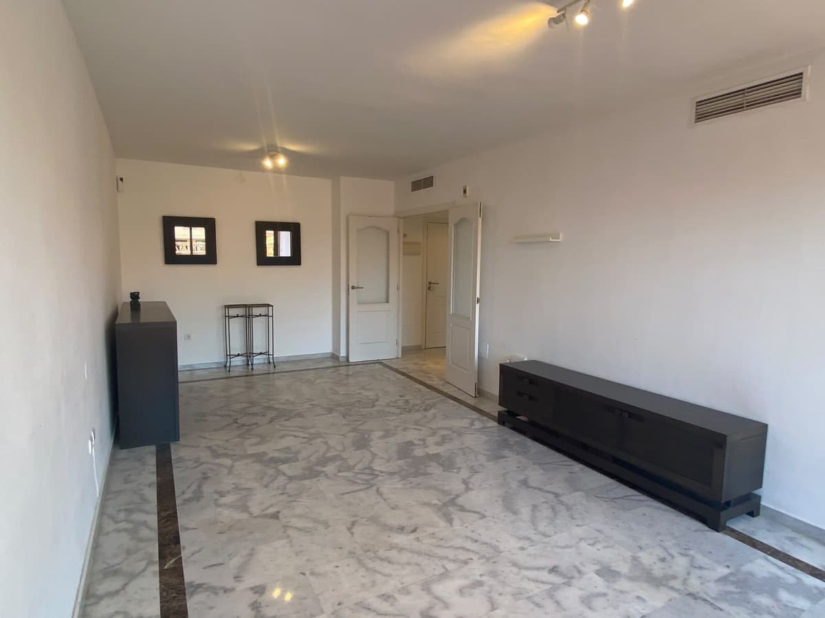 Top Floor Apartment in The Golden Mile — photo 9 of 10