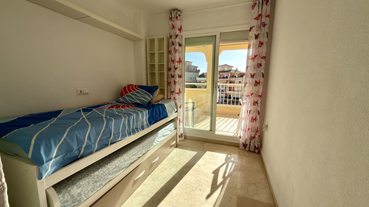 Middle Floor Apartment in Torrequebrada — photo 4 of 10