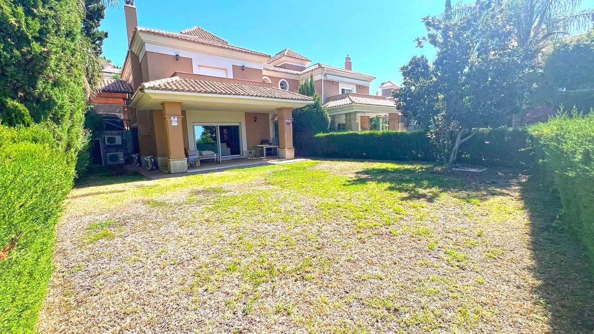 Semi-Detached House in Marbella — photo 1 of 10