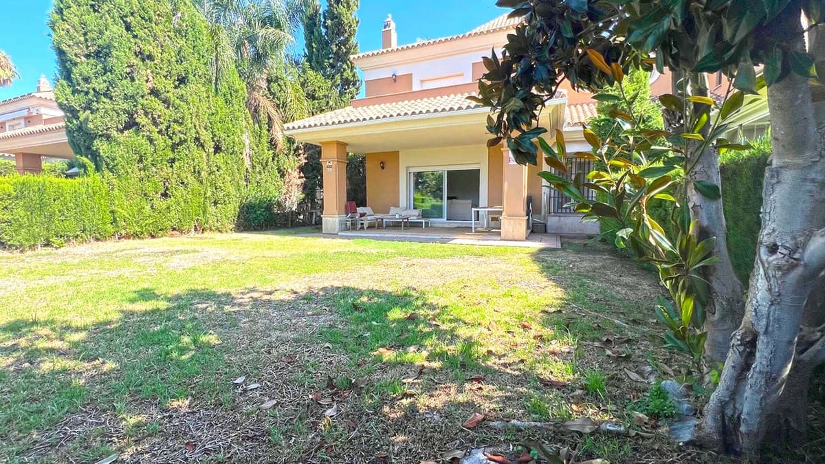 Semi-Detached House in Marbella — photo 2 of 10