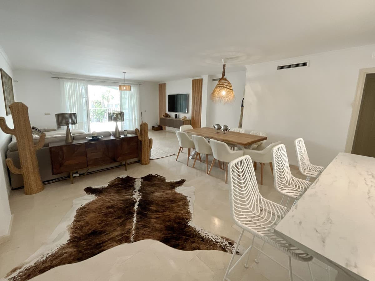 Middle Floor Apartment in Sotogrande — photo 1 of 10
