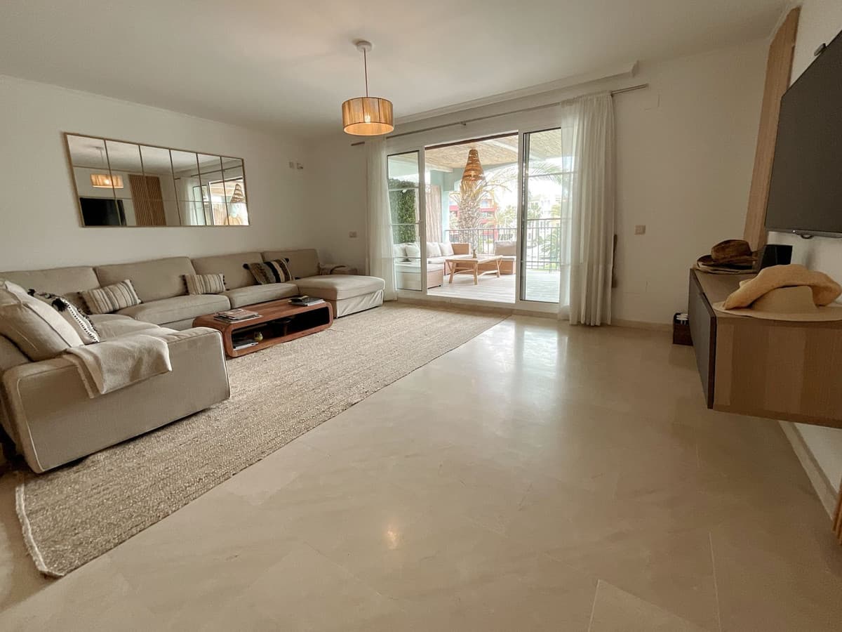 Middle Floor Apartment in Sotogrande — photo 3 of 10