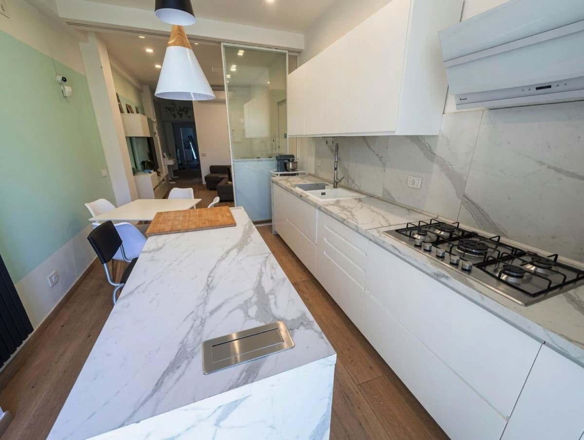 Middle Floor Apartment in Marbella — photo 3 of 10