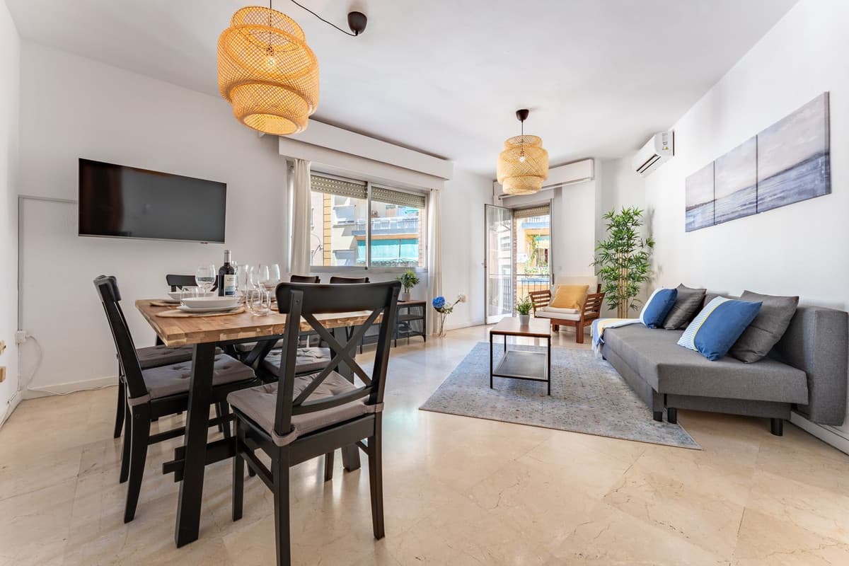 Middle Floor Apartment in Málaga Centro — photo 1 of 10
