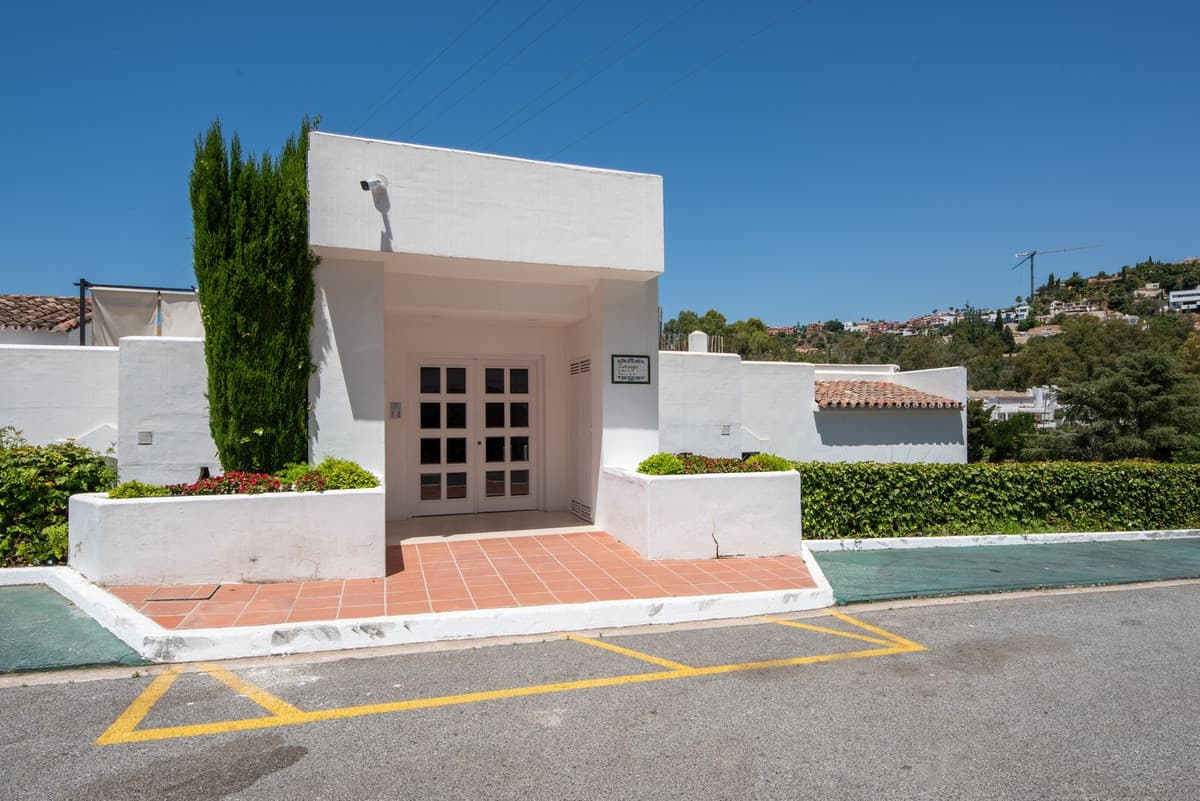 Top Floor Apartment in Benahavís — photo 1 of 10