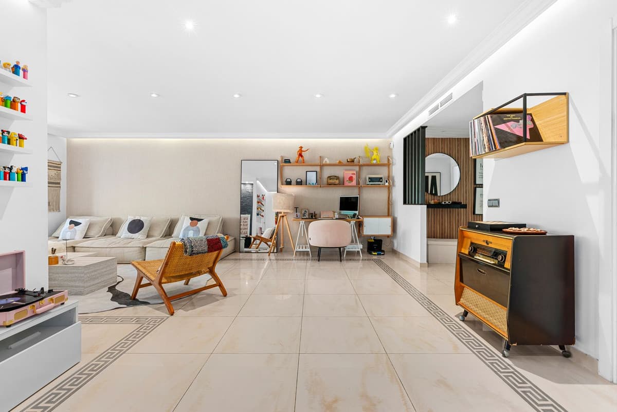 Top Floor Apartment in Benahavís — photo 3 of 10