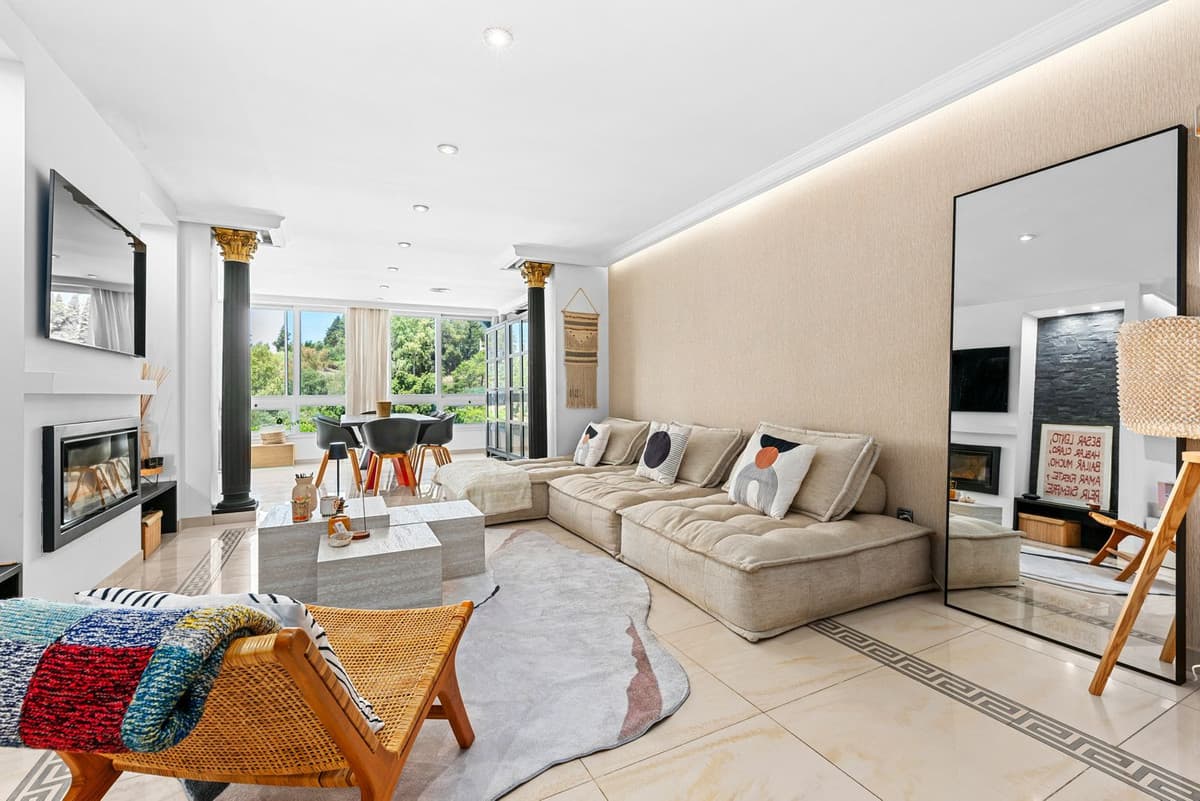 Top Floor Apartment in Benahavís — photo 4 of 10