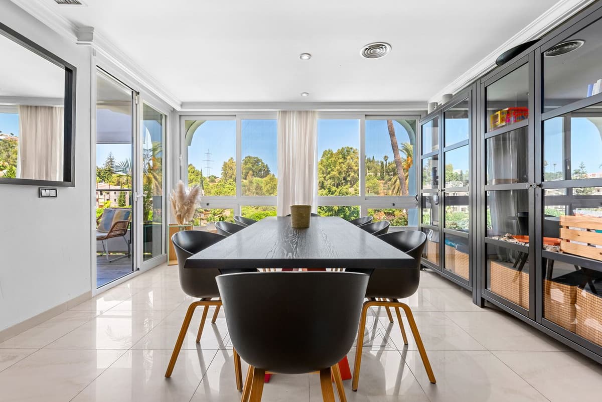 Top Floor Apartment in Benahavís — photo 9 of 10