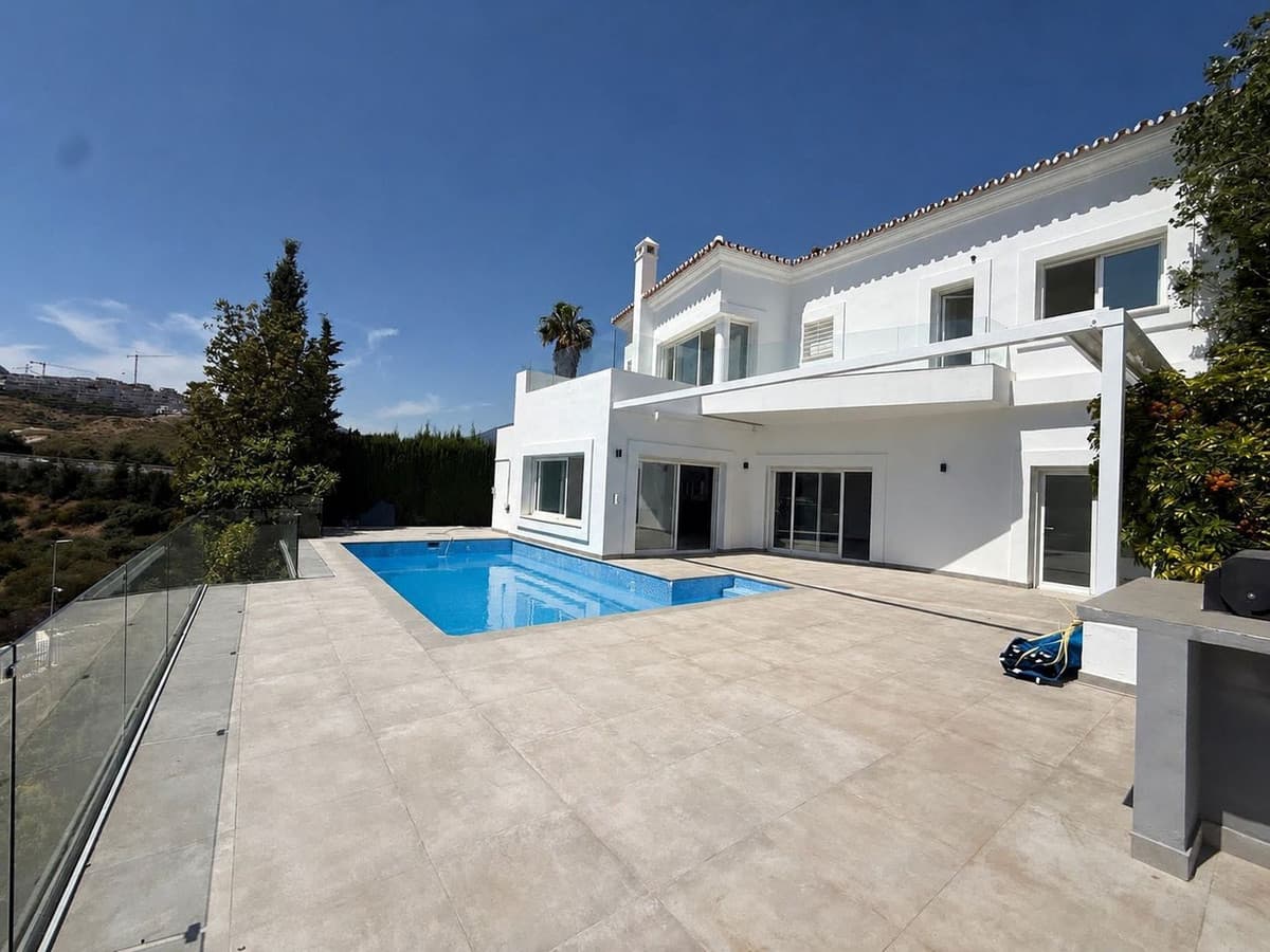 Detached Villa in Benahavís — photo 1 of 10