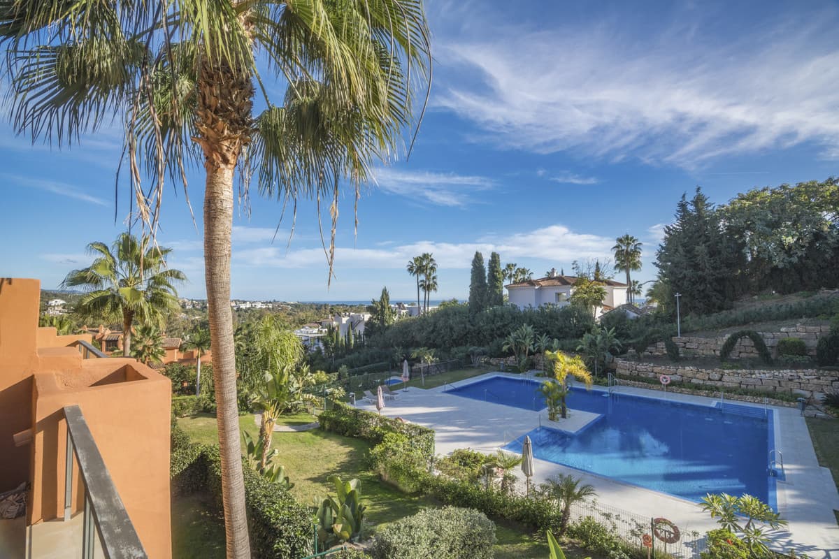 Middle Floor Apartment in Nueva Andalucía — photo 8 of 9