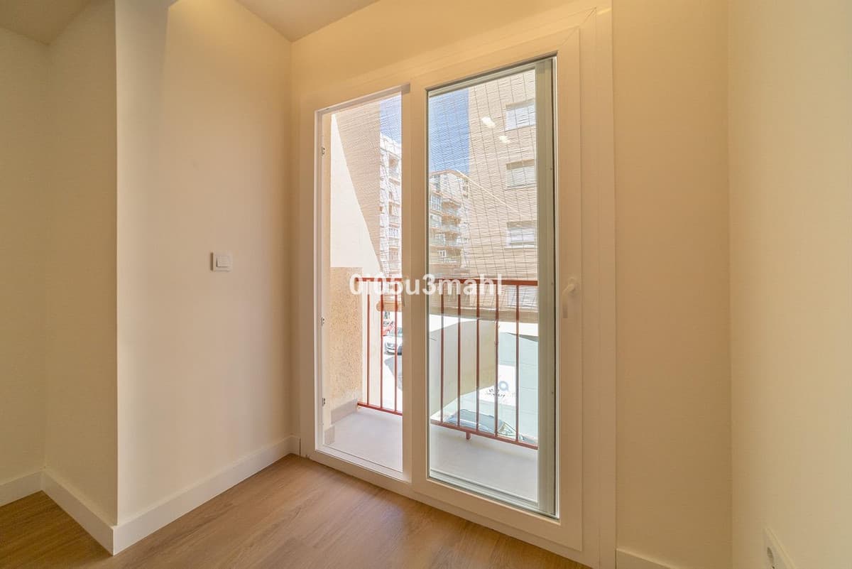 Middle Floor Apartment in Málaga — photo 5 of 10