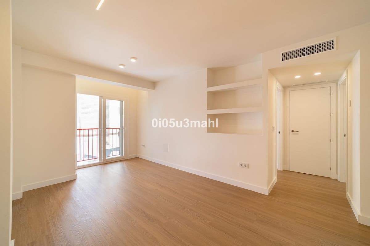 Middle Floor Apartment in Málaga — photo 6 of 10